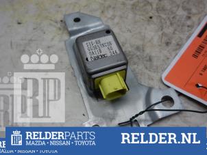 Gebruikte Airbag Sensor Mazda 626 (GF12) 2.0 DiTD 16V Prijs € 23,00 Margeregeling aangeboden door Relder Parts B.V.