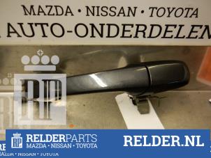 Gebruikte Portiergreep 4Deurs rechts-voor Mazda 5 (CR19) 2.0 CiDT 16V Normal Power Prijs € 23,00 Margeregeling aangeboden door Relder Parts B.V.