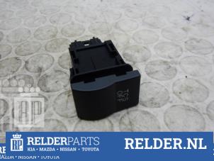 Gebruikte Schakelaar Mazda CX-7 2.2 MZR-CD 16V Prijs € 23,00 Margeregeling aangeboden door Relder Parts B.V.