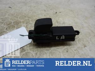 Gebruikte Raam schakelaar elektrisch Mazda 2 (DE) 1.3 16V S-VT Prijs € 25,00 Margeregeling aangeboden door Relder Parts B.V.