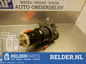 Gebruikte Opvoerpomp Toyota Avensis (T25/B1D) 2.2 D-4D 16V Prijs € 36,00 Margeregeling aangeboden door Relder Parts B.V.