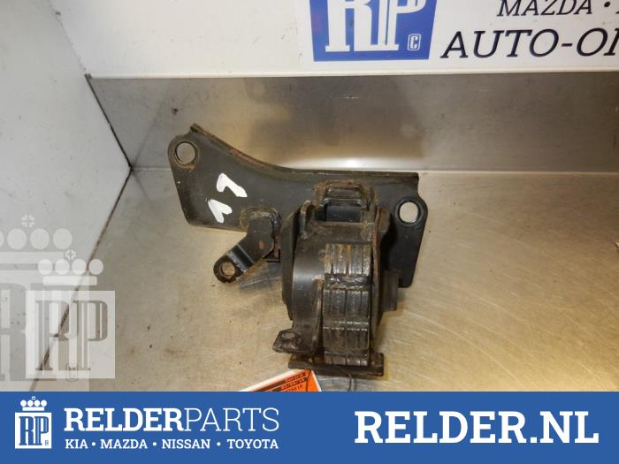 Gebruikte Motorrubber Toyota Avensis (T25/B1D) 2.2 D-4D 16V Prijs € 27,00 Margeregeling aangeboden door Relder Parts B.V.