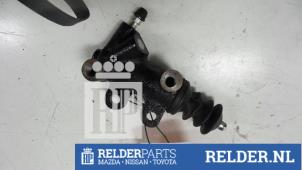 Gebruikte Koppeling Hulp Cilinder Toyota Yaris II (P9) 1.0 12V VVT-i Prijs € 23,00 Margeregeling aangeboden door Relder Parts B.V.