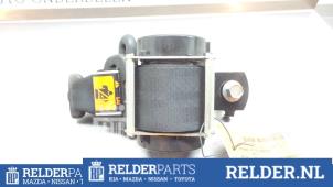 Gebruikte Gordelspanner midden achter Mazda 3 Sport (BK) 1.6 CiTD 16V Prijs € 25,00 Margeregeling aangeboden door Relder Parts B.V.