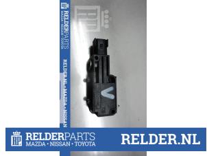 Gebruikte Airbag Sensor Mazda RX-8 (SE17) HP M6 Prijs € 23,00 Margeregeling aangeboden door Relder Parts B.V.