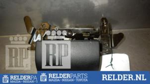 Gebruikte Portiergreep 4Deurs links-achter Mazda RX-8 (SE17) HP M6 Prijs € 23,00 Margeregeling aangeboden door Relder Parts B.V.