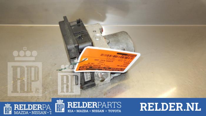 Gebruikte Computer ABS Toyota Avensis (T25/B1D) 2.0 16V D-4D Prijs € 75,00 Margeregeling aangeboden door Relder Parts B.V.