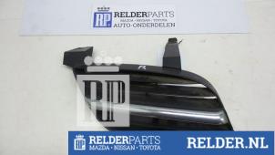 Gebruikte Grille Nissan Almera (N16) 1.8 16V Prijs € 32,00 Margeregeling aangeboden door Relder Parts B.V.