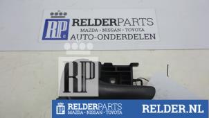 Gebruikte Portiergreep 4Deurs links-voor Nissan Almera (N16) 1.8 16V Prijs € 23,00 Margeregeling aangeboden door Relder Parts B.V.