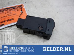 Gebruikte Schakelaar Mazda 3 (BK12) 1.6 MZ-CD 16V Prijs € 23,00 Margeregeling aangeboden door Relder Parts B.V.