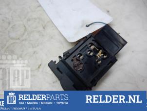 Gebruikte Schakelaar Mazda 3 (BK12) 1.6 MZ-CD 16V Prijs € 23,00 Margeregeling aangeboden door Relder Parts B.V.