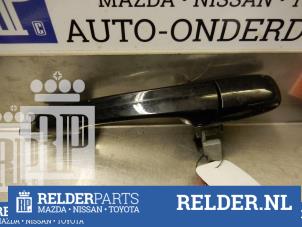 Gebruikte Portiergreep 4Deurs rechts-voor Mazda 5 (CR19) 1.8i 16V Prijs € 23,00 Margeregeling aangeboden door Relder Parts B.V.