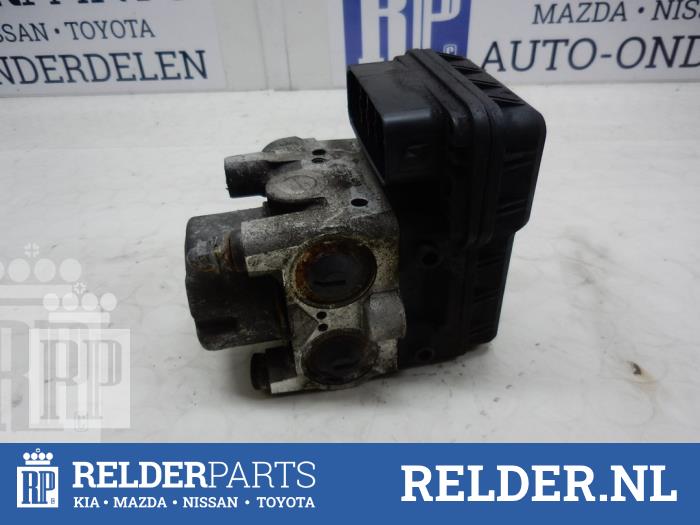 Gebruikte Computer ABS Toyota Previa (R3) 2.0 D-4D 16V Prijs € 68,00 Margeregeling aangeboden door Relder Parts B.V.