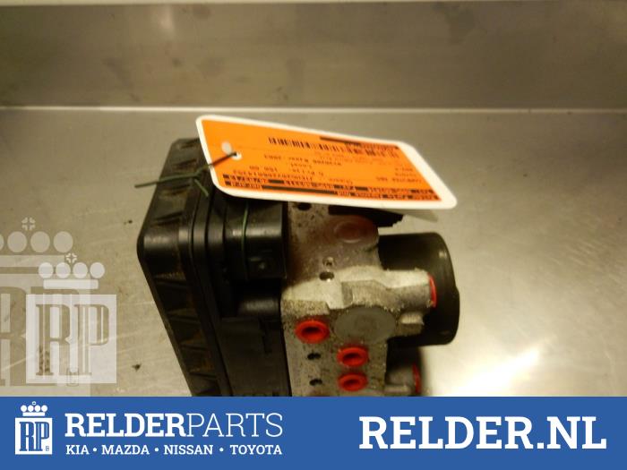 Gebruikte ABS Computer Toyota RAV4 (A2) 2.0 D-4D 16V 4x4 Prijs € 50,00 Margeregeling aangeboden door Relder Parts B.V.