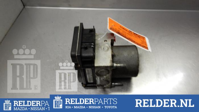 ABS Computer van een Nissan Primera (P12) 1.8 16V 2005