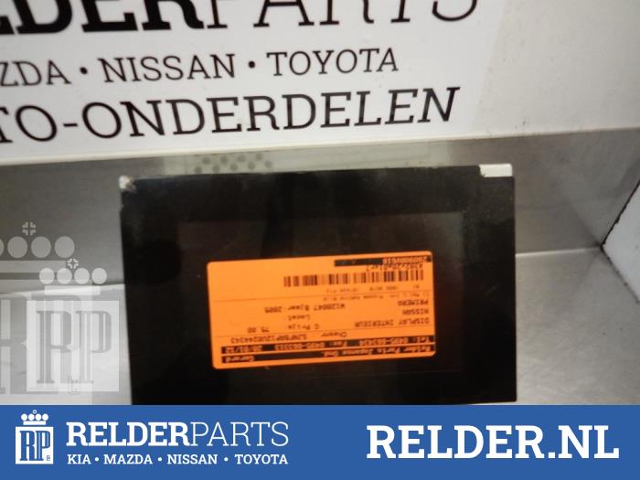 Display Interieur van een Nissan Primera (P12) 1.8 16V 2005