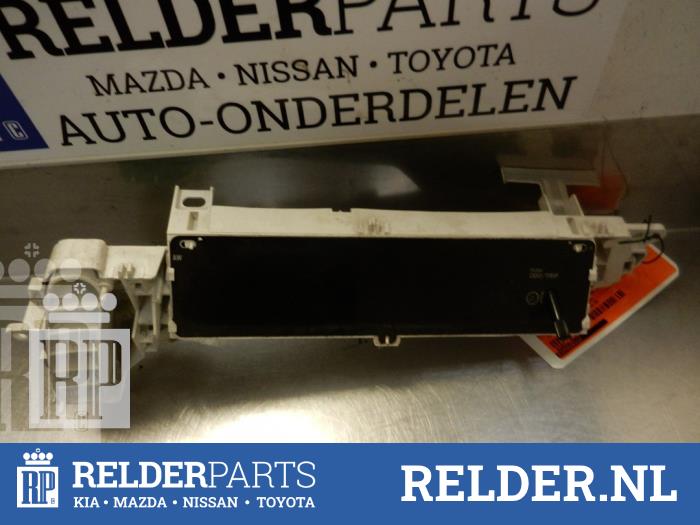 Gebruikte Display Interieur Toyota Previa (R3) 2.0 D-4D 16V Prijs € 68,00 Margeregeling aangeboden door Relder Parts B.V.