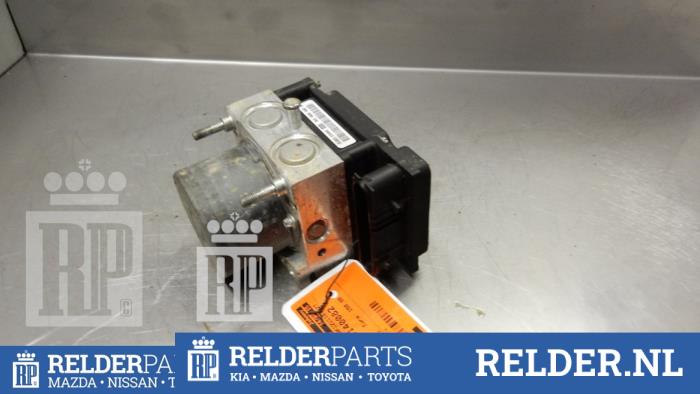 ABS Pomp van een Nissan Micra (K12) 1.2 16V 2004