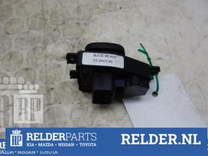 Gebruikte Schakelaar Spiegel Mazda 3 (BK12) 1.6 CiTD 16V Prijs € 25,00 Margeregeling aangeboden door Relder Parts B.V.