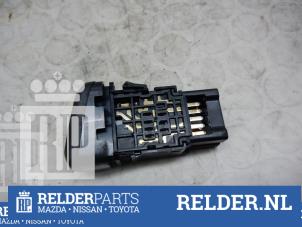 Gebruikte Alarmlicht Schakelaar Nissan Almera (N16) 1.5 16V Prijs € 18,00 Margeregeling aangeboden door Relder Parts B.V.