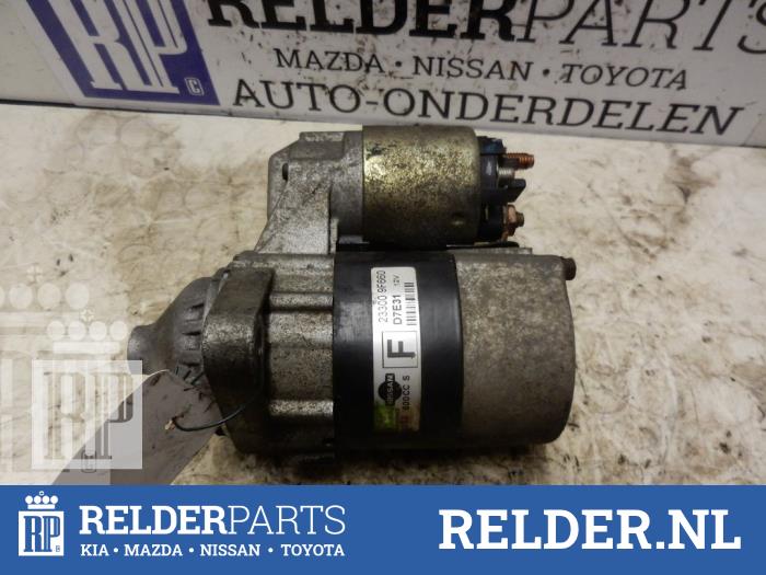 Startmotor van een Nissan Primera (P12) 1.8 16V 2003