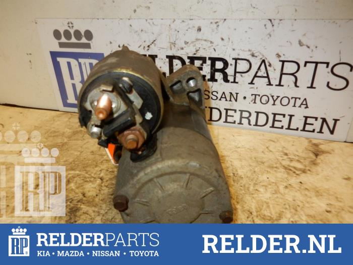 Startmotor van een Nissan Primera (P12) 1.8 16V 2003