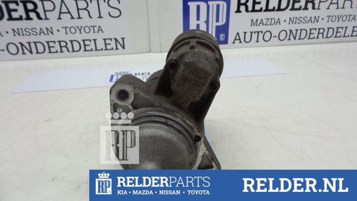 Startmotor van een Nissan Primera (P12) 1.8 16V 2003