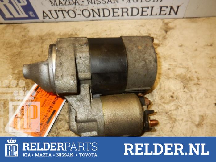 Startmotor van een Nissan Primera (P12) 1.8 16V 2003