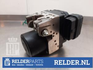 Gebruikte ABS Pomp Toyota RAV4 (A3) 2.4 16V 4x4 Prijs € 50,00 Margeregeling aangeboden door Relder Parts B.V.