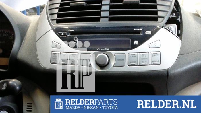 Radio CD Speler van een Nissan Pixo (D31S) 1.0 12V 2009