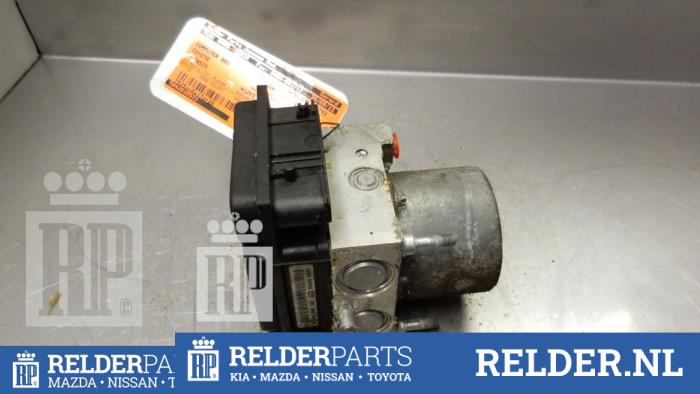 Gebruikte Computer ABS Toyota Avensis (T25/B1D) 2.0 16V D-4D Prijs € 75,00 Margeregeling aangeboden door Relder Parts B.V.
