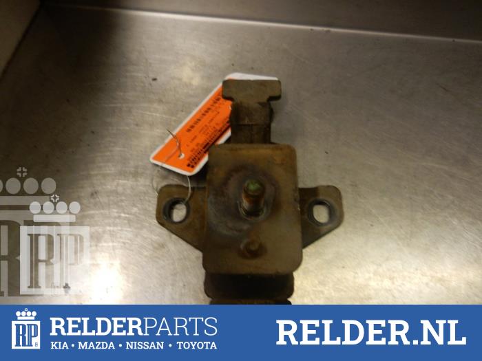 Gebruikte Motorsteun Toyota Hilux IV 2.5 D4-D 16V 4x4 Prijs € 27,00 Margeregeling aangeboden door Relder Parts B.V.
