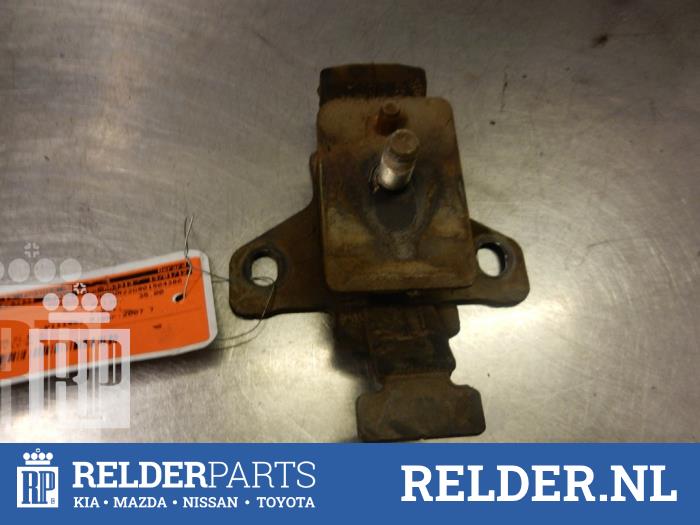 Gebruikte Motorsteun Toyota Hilux IV 2.5 D4-D 16V 4x4 Prijs € 27,00 Margeregeling aangeboden door Relder Parts B.V.