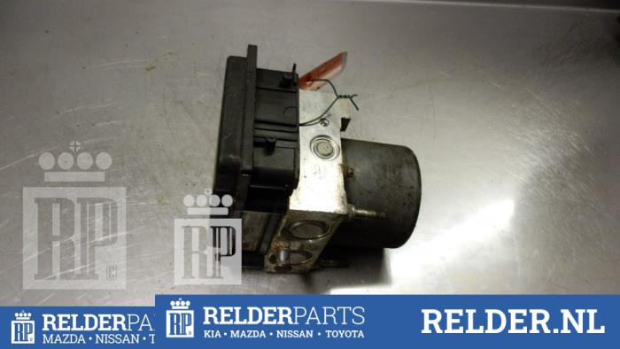 Gebruikte Computer ABS Toyota Avensis (T25/B1D) 2.0 16V D-4D Prijs € 75,00 Margeregeling aangeboden door Relder Parts B.V.