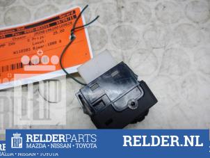 Gebruikte Schakelaar Koplamp Ihv Mazda MX-5 (NB18/35/8C) 1.6i 16V Prijs € 18,00 Margeregeling aangeboden door Relder Parts B.V.