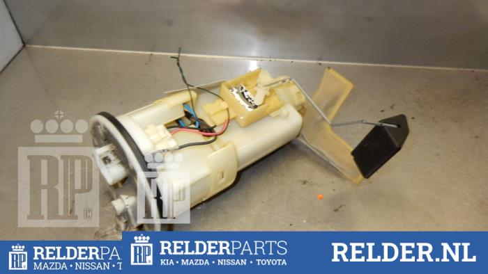 Gebruikte Tank element Pomp Toyota Yaris (P1) 1.3 16V VVT-i Prijs € 45,00 Margeregeling aangeboden door Relder Parts B.V.