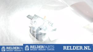 Gebruikte Schakelaar Elektrisch Raam Mazda Premacy 1.8 16V Prijs € 23,00 Margeregeling aangeboden door Relder Parts B.V.
