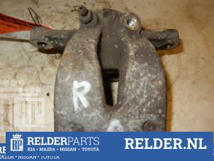 Gebruikte Remklauw (Tang) rechts-achter Toyota Avensis (T25/B1B) 2.0 16V VVT-i D4 Prijs € 25,00 Margeregeling aangeboden door Relder Parts B.V.