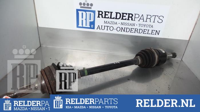 Gebruikte Aandrijfas links-voor Toyota Yaris (P1) 1.3 16V VVT-i Prijs € 30,00 Margeregeling aangeboden door Relder Parts B.V.