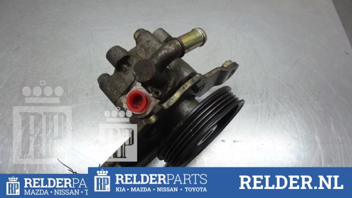 Gebruikte Pomp Servo Nissan Almera Tino (V10M) 2.0 16V CVT Prijs € 45,00 Margeregeling aangeboden door Relder Parts B.V.