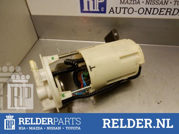 Gebruikte Tank element Pomp Toyota Corolla (E12) 1.4 16V VVT-i Prijs € 30,00 Margeregeling aangeboden door Relder Parts B.V.