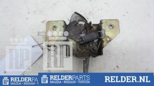 Gebruikte Motorkap Slotmechaniek Mazda 2 (NB/NC/ND/NE) 1.25 16V Prijs € 27,00 Margeregeling aangeboden door Relder Parts B.V.