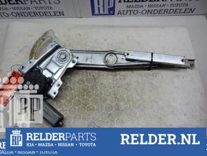 Gebruikte Ruitmechaniek 4Deurs links-voor Toyota Yaris (P1) 1.0 16V VVT-i Prijs € 25,00 Margeregeling aangeboden door Relder Parts B.V.