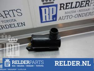 Gebruikte Ruitensproeierpomp achter Mazda Demio (DW) 1.3 16V Prijs € 23,00 Margeregeling aangeboden door Relder Parts B.V.