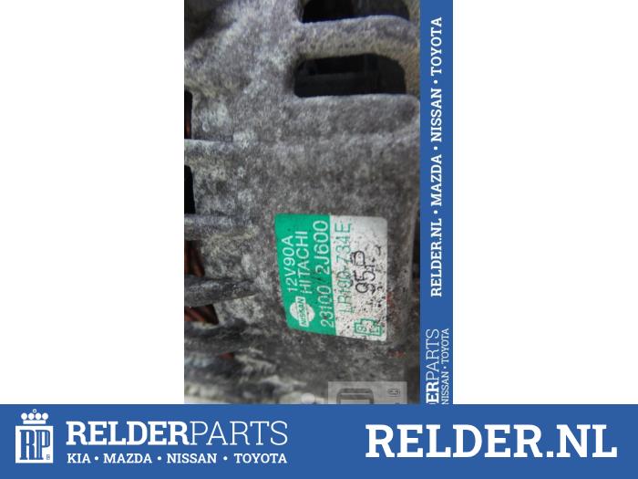 Dynamo van een Nissan Primera (P11) 2.0 TD SLX 2001