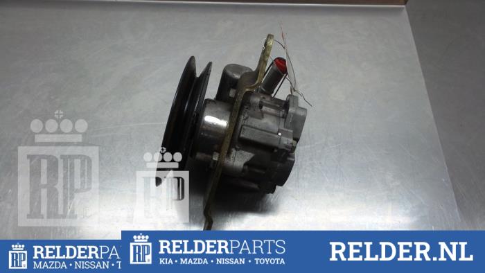 Gebruikte Pomp Servo Nissan Primera (P11) 2.0 TD SLX Prijs € 45,00 Margeregeling aangeboden door Relder Parts B.V.