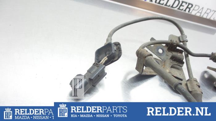 ABS Sensor van een Mazda 323 Fastbreak (BJ14) 1.8 GLX,GT 16V 1995