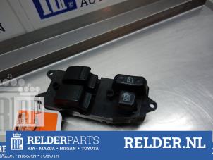 Gebruikte Elektrisch Raam Schakelaar Toyota Corolla Wagon (E12) 1.6 16V VVT-i Prijs € 25,00 Margeregeling aangeboden door Relder Parts B.V.