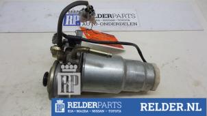 Gebruikte Opvoerpomp Toyota Corolla (E12) 2.0 D-4D 16V 116 Prijs € 36,00 Margeregeling aangeboden door Relder Parts B.V.