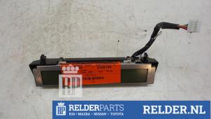 Gebruikte Display Interieur Mazda 3 Sport (BK) 1.6 CiTD 16V Prijs € 50,00 Margeregeling aangeboden door Relder Parts B.V.